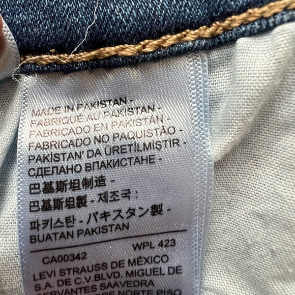 Levi’s Mid Rise Boyfriend Women’s Jeans Medium Wash Size 32 Relaxed Fit Stretch - Picture 11 of 11